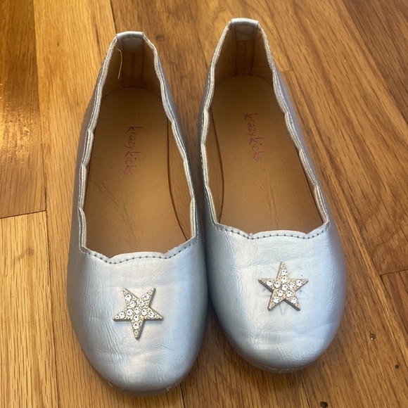 Krazy Kicks Girl’s Silver Ballet Flats With Star Size 11 - Picture 2 of 7
